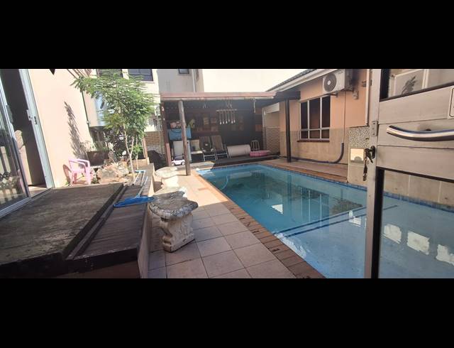 5 BEDROOM FREEHOLD FOR SALE IN STARWOOD